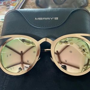 🕶Merry’s Gold ☀️Tone Sunglasses 🕶